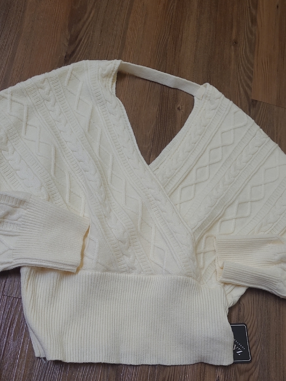 Zaful Cream Cable-Knit V-Neck Cropped Sweater